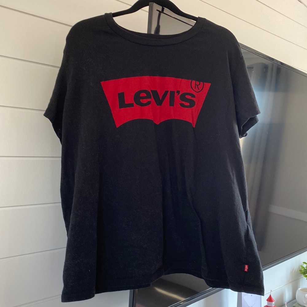3X - Levi’s Tee